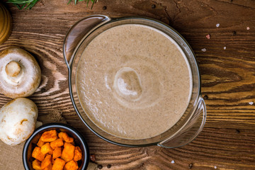 Cream soup of mushrooms