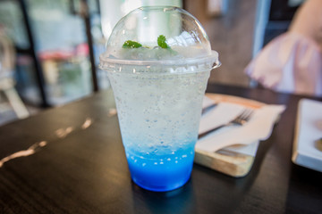 Tea, lemon soda, is a new menu of drinks. Make delicious The body is refreshing and refreshed throughout the journey. Visible in cafes or desserts.