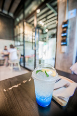 Tea, lemon soda, is a new menu of drinks. Make delicious The body is refreshing and refreshed throughout the journey. Visible in cafes or desserts.