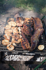 Carne asada en parrilla