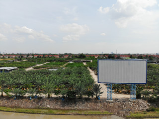 Obraz premium Blank big billboard for advertising against blue sky. Big blank billboard sign with white color background