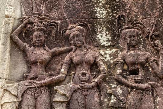 The sandstone carving of the Apsara dancing on the wall.Angkor Wat, Siem Reap, Cambodia.
