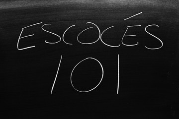 The words Escocés 101 on a blackboard in chalk.  Translation: Scotch 101