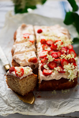 STRAWBERRY, LEMON & ELDERFLOWER CAKE.style vintage.style rustic