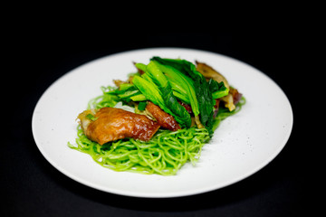 Green noodles with roasted duck