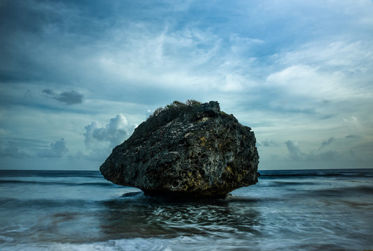 Fototapeta Rock on the ocean shore
