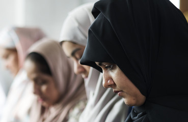 Muslim women praying in Tashahhud posture - obrazy, fototapety, plakaty