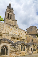 Fototapeta na wymiar Felsenkirche in Saint-Émilion