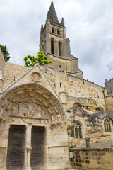 Fototapeta na wymiar Felsenkirche in Saint-Émilion