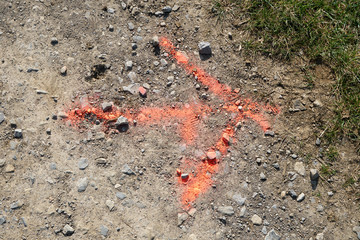 Painted arrow on the ground showing to the right.