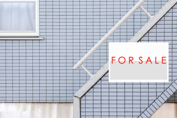 Fototapeta premium Sale Real Estate Sign in Front of house