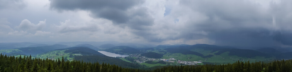 Fototapeta na wymiar Gewitterzelle über dem Schwarzwald