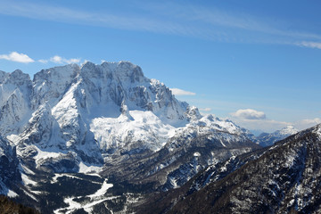 Fototapeta na wymiar panoramic view of mountains from Lussari Mount in Nothern Italy