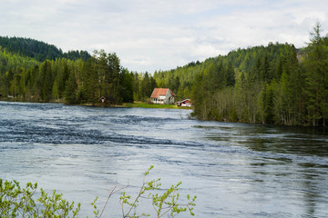 Domek nad rzeką