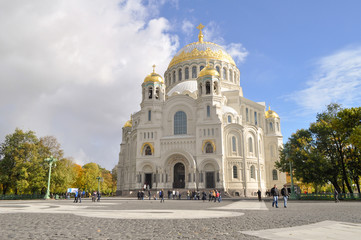 Fototapeta na wymiar The Naval cathedral of Saint Nicholas in Kronstadt
