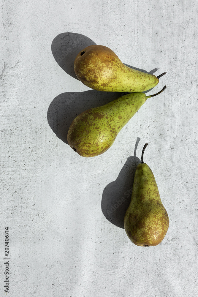 Wall mural fresh and delicious pears.flat lay