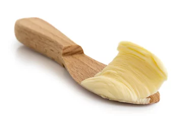 Crédence de cuisine en verre imprimé Produits laitiers Butter spread on wooden knife isolated on white.
