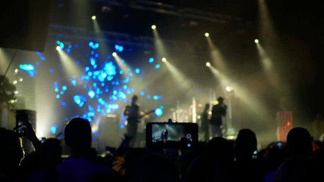 People smartphone music concert