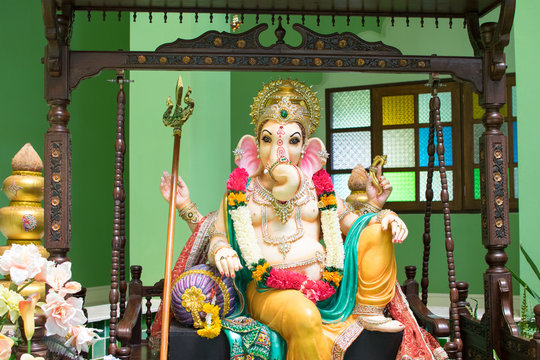 Ganesh Greeting showing photograph of lord ganesha idol