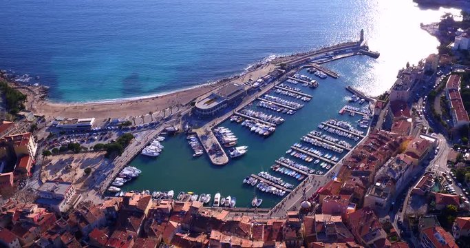 El&eacute;vation port Cassis