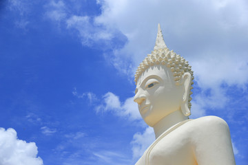 Obraz premium Big Buddha in Thailand and beautiful sky.