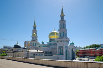Fototapeta na wymiar Moscow Cathedral mosque, Russia. One of the largest and highest Muslim mosques in Russia and Europe