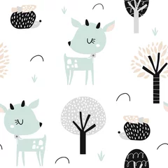 Foto op Plexiglas Baby hert Naadloos kinderachtig patroon met schattige herten, egel in het bos. Creatieve stadstextuur voor kinderen voor stof, verpakking, textiel, behang, kleding. vector illustratie