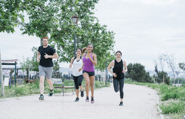Obraz premium Friends during the workout outdoors