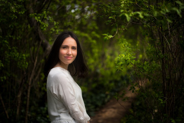 Chica en la naturaleza