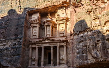 Naklejka premium The Treasury at sunrise in Petra, Jordan