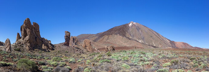 Teide mit Felsformation Roques de Garcia im Nationalpark Teneriffa 