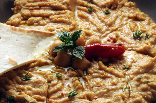 حُمُّص&lrm; Hummus յամոս &chi;&omicron;ύ&mu;&omicron;&upsilon;&sigmaf; Humus חומוס Houmous خوراک フムス Хумус 鹰嘴豆泥 حمص 후무스 bi tahini