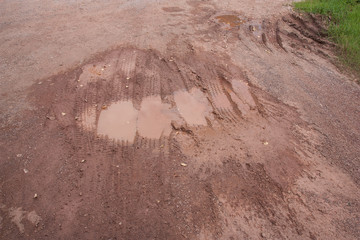 The ground is a hole caused when rain waterlogging, And the time that cars drive through the marks of the tire.