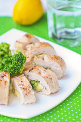 Chicken rolls with broccoli