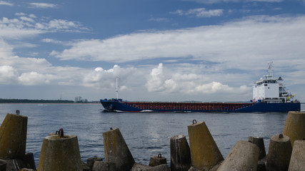 GENERAL CARGO SHIP - Freighter entering the port   © Wojciech Wrzesień
