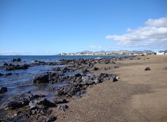 Lanzarote: Lava-Steine und Strand