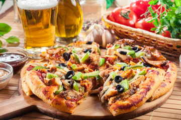 Spicy pizza with chicken gyros