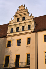 Obraz premium Fassade von Schloss Ortenburg mit Giebeldreieck