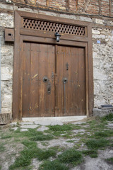 Eski evler ve kapılar