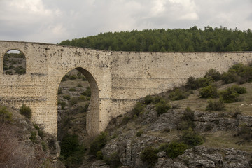 Fototapeta na wymiar tarihi köprüler