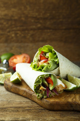 Grilled chicken wraps with vegetables