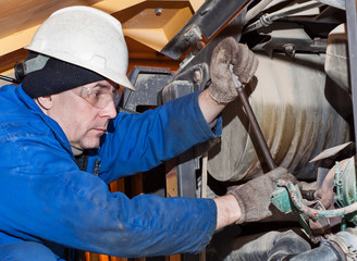 The mechanic disassembles the engine.Production site.