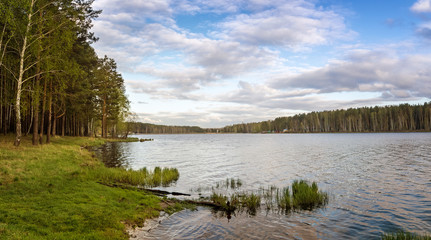 летний пейзаж с рекой и лесом, Россия, Урал, июнь