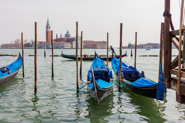 Obraz na płótnie Canvas Venice channer with gondolas