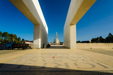 Obraz premium Old sacred church complex of fatima Portugal with concrete pillars and floors with tower on horizon for pligrimage