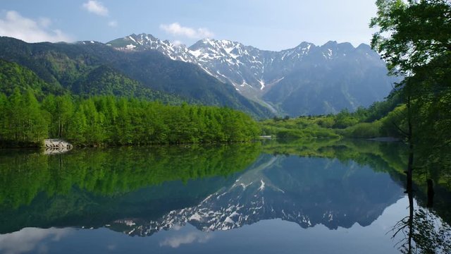 上高地　大正池と穂高連峰（新緑）