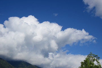 Turmhohe Wolken nach einer Gewitternacht