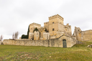 Fototapeta na wymiar Castillo medieval de Ampudia del Siglo XV. Provincia de Palencia. España