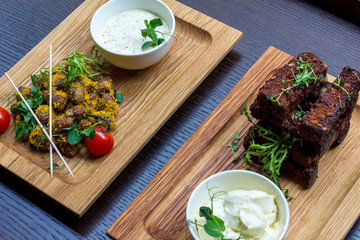 Chicken hearts meat and garlic bread
