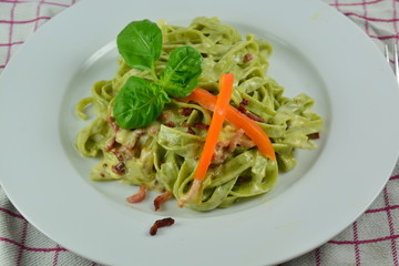 Green pasta carbonara